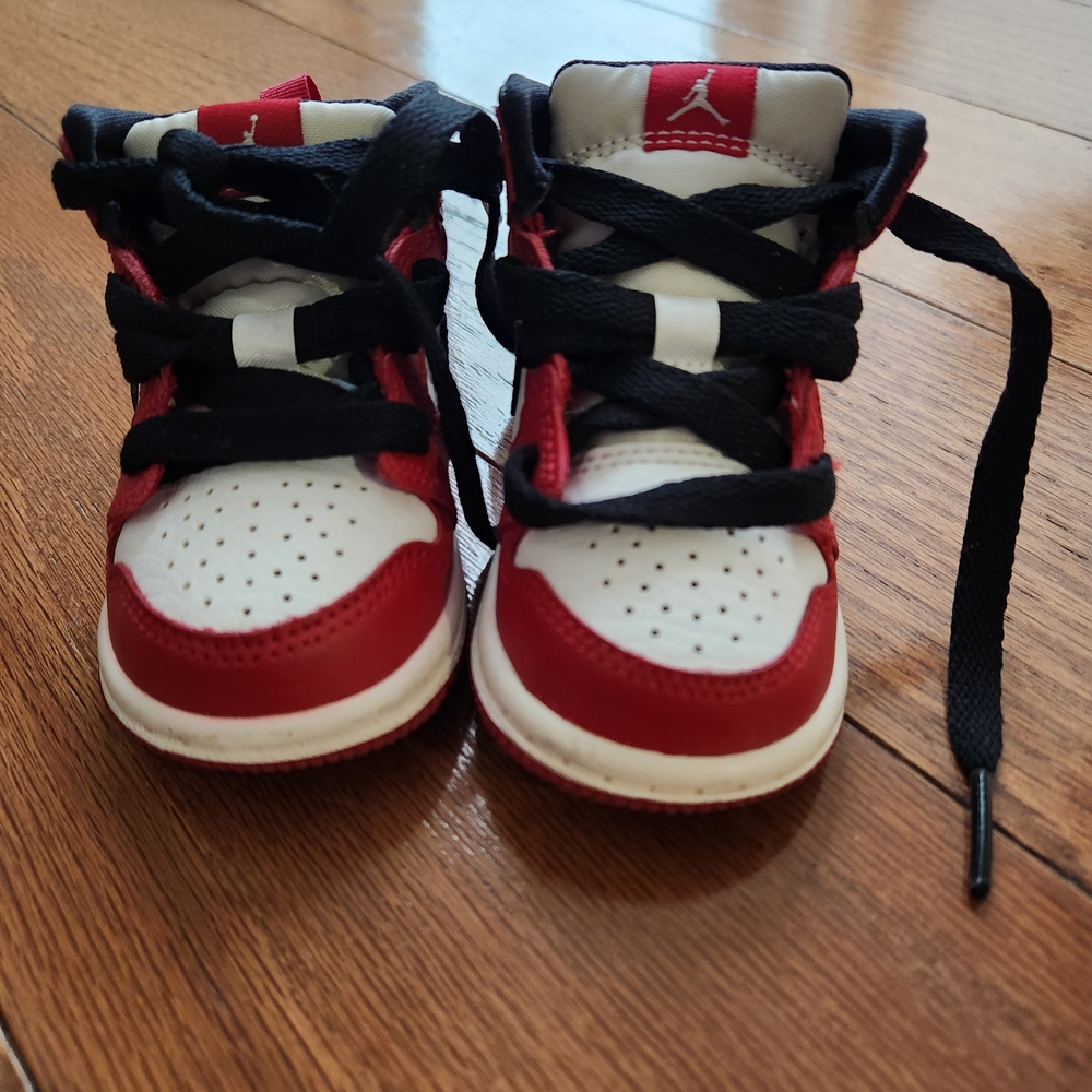 Jordan 1 Mid TD Chicago Black Toe Red White Black Size 4C